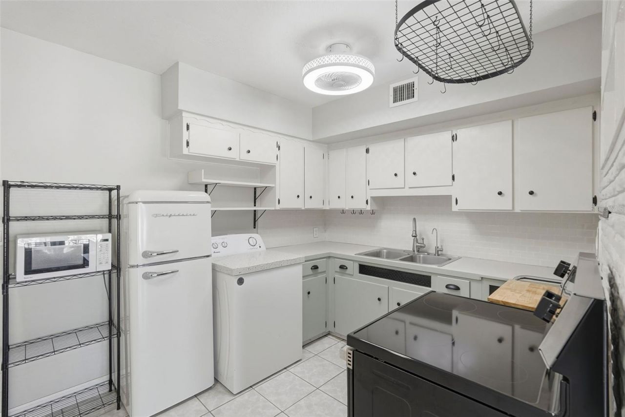 5664 40th Terrace N, Unit 430, Kenneth City, FL 33709 Photo