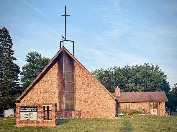 409 S Park Lane Dr, Knoxville, IA 50138