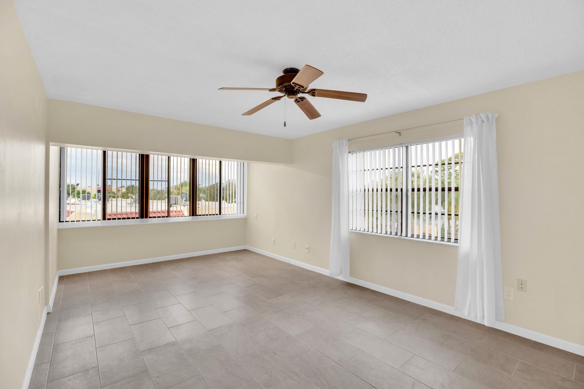 2050 Oleander Boulevard, Unit 5-301, Fort Pierce, FL 34950 Photo