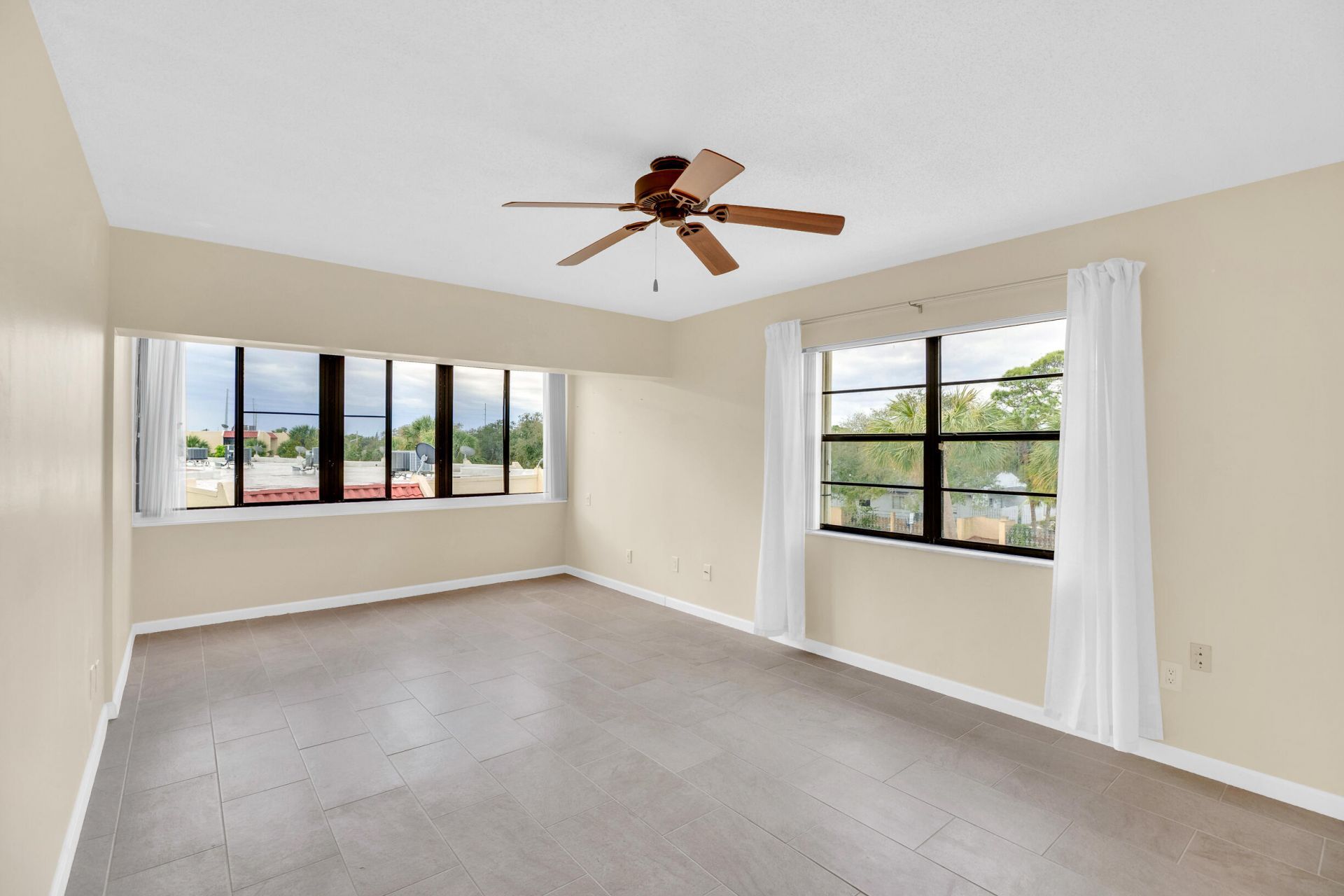 2050 Oleander Boulevard, Unit 5-301, Fort Pierce, FL 34950 Photo