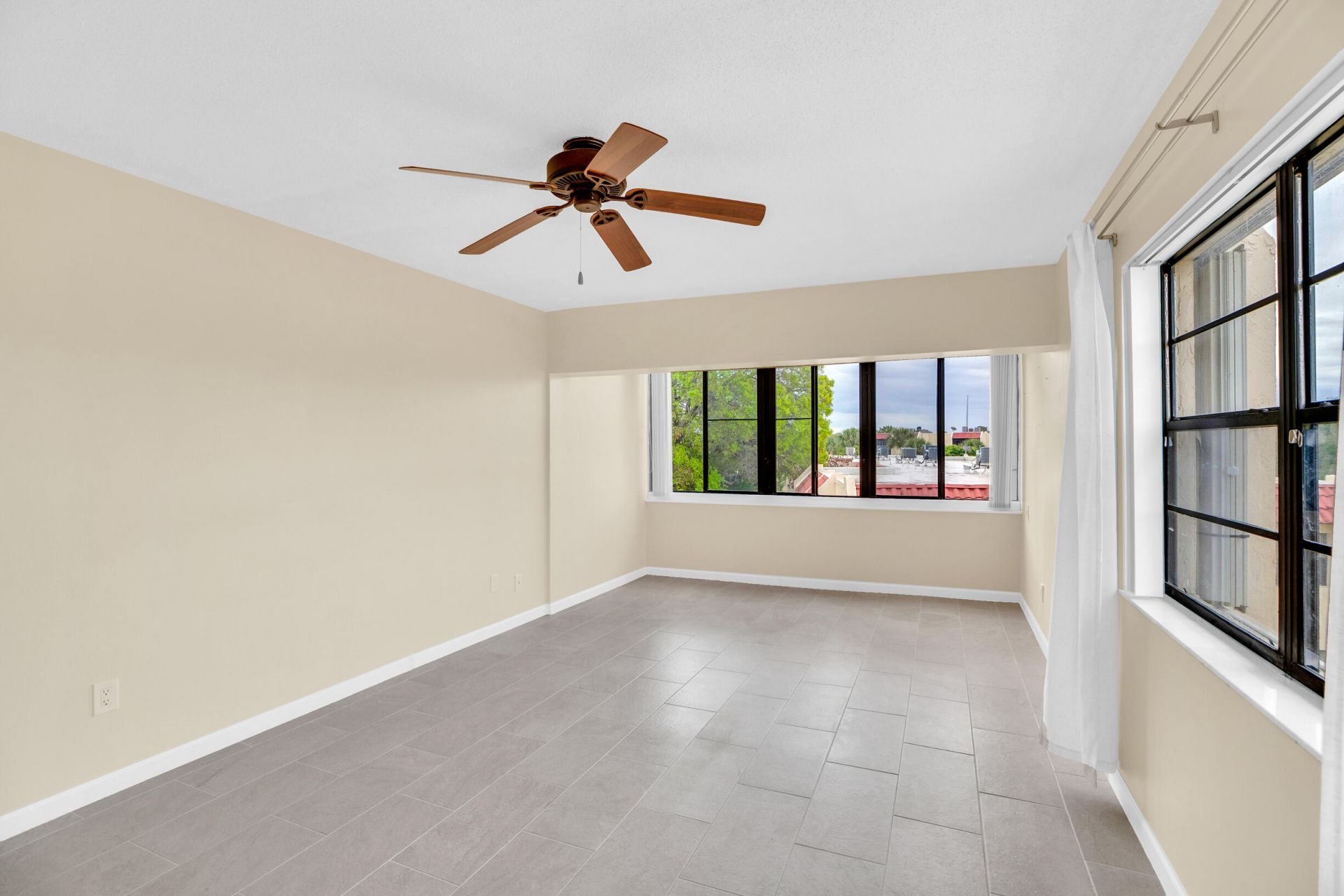 2050 Oleander Boulevard, Unit 5-301, Fort Pierce, FL 34950 Photo