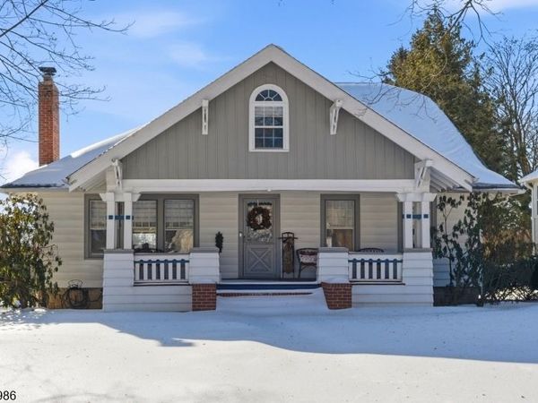 22 Fairview Ave, Clinton, NJ 08809