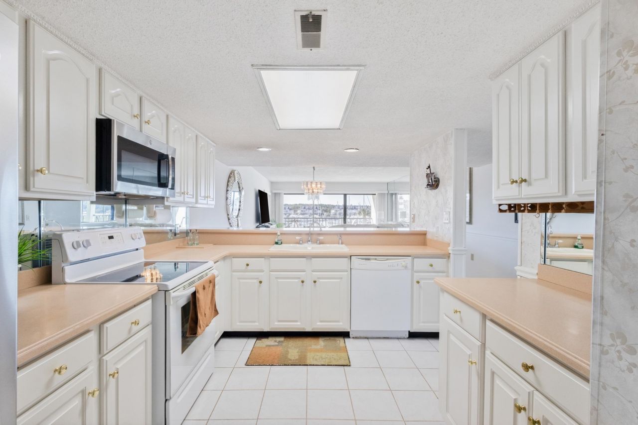 4390 Bimini Ct. Photo 5