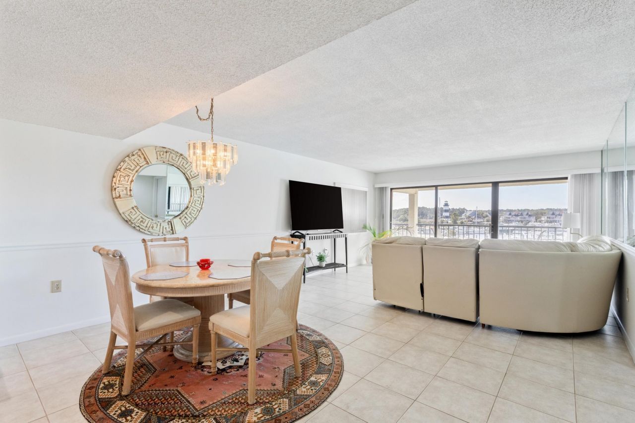 4390 Bimini Ct. Photo 9