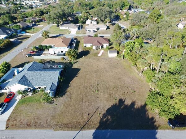 33 Eustis AVE, LEHIGH ACRES, FL 33936