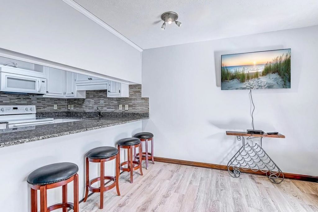 214 Maison Dr. Photo 7