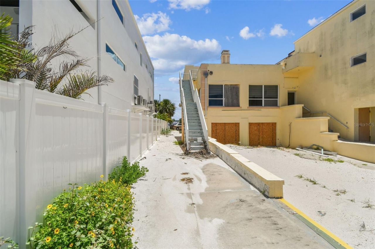 30 Gulf Boulevard, Indian Rocks Beach, FL 33785 Photo