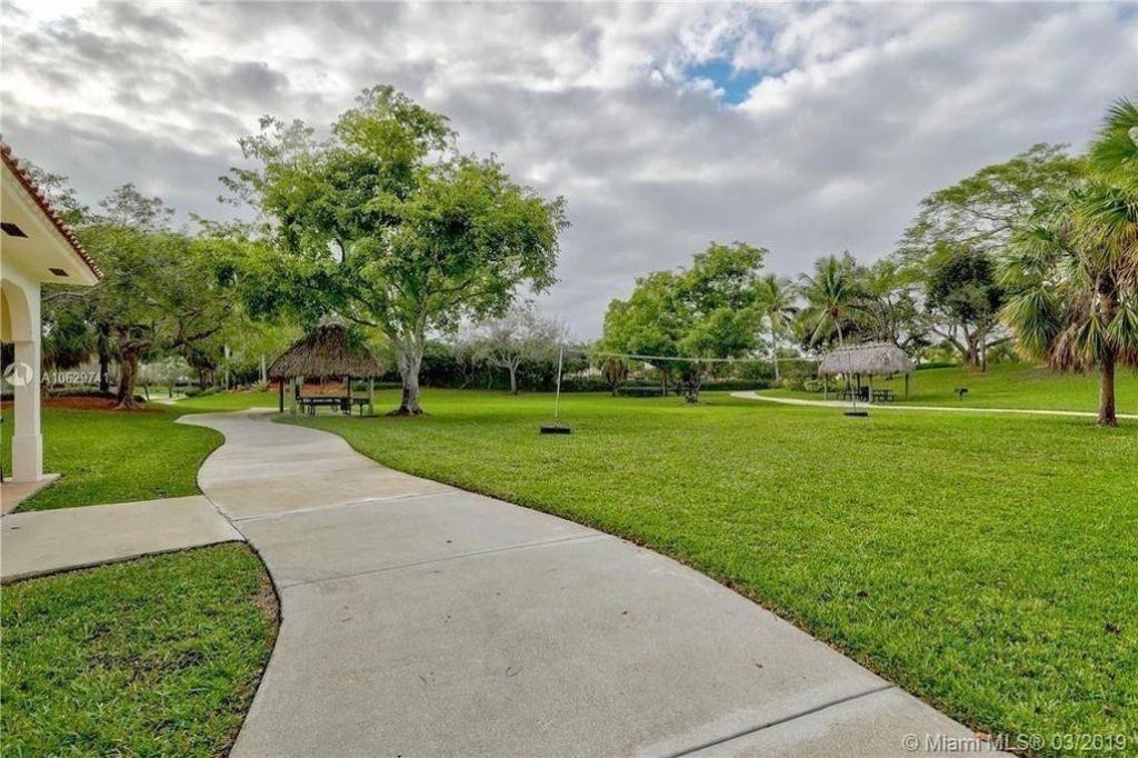 4360 Dogwood Circle, Weston, FL 33331 Photo