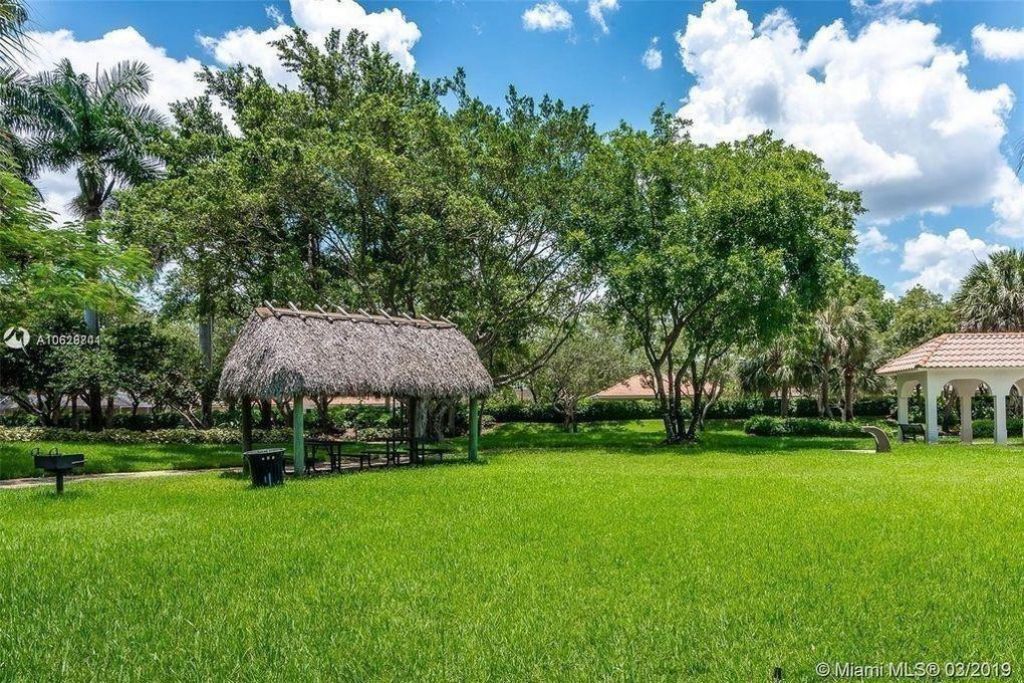 4360 Dogwood Circle, Weston, FL 33331 Photo