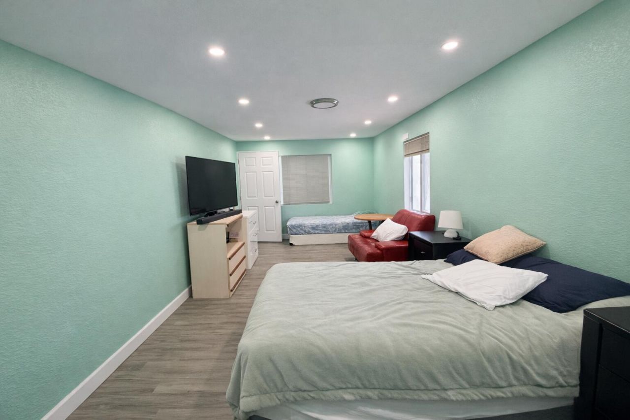 1381 W 1st Street, Riviera Beach, FL 33404 Photo