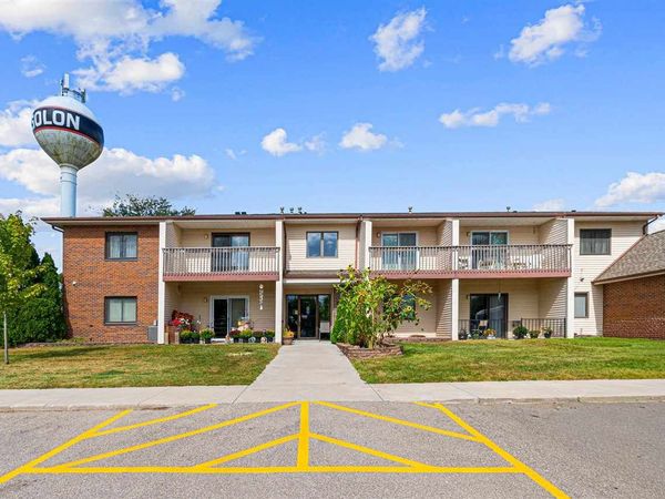 730 S Market St #12, Solon, IA 52333