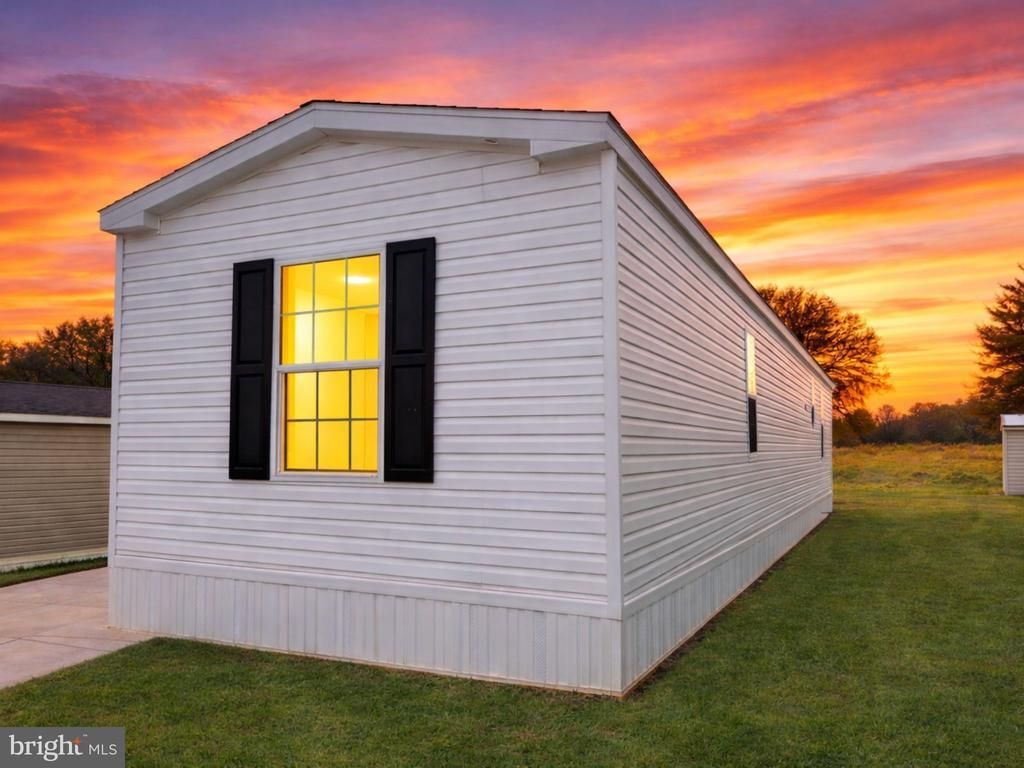 12 MINTON DRIVE, SELINSGROVE, PA 17870