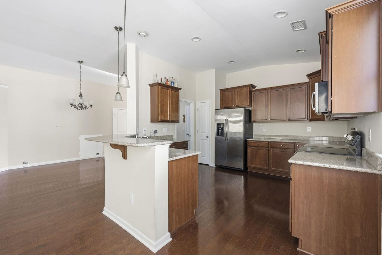 250 Carolina Crossing Blvd. Photo 10