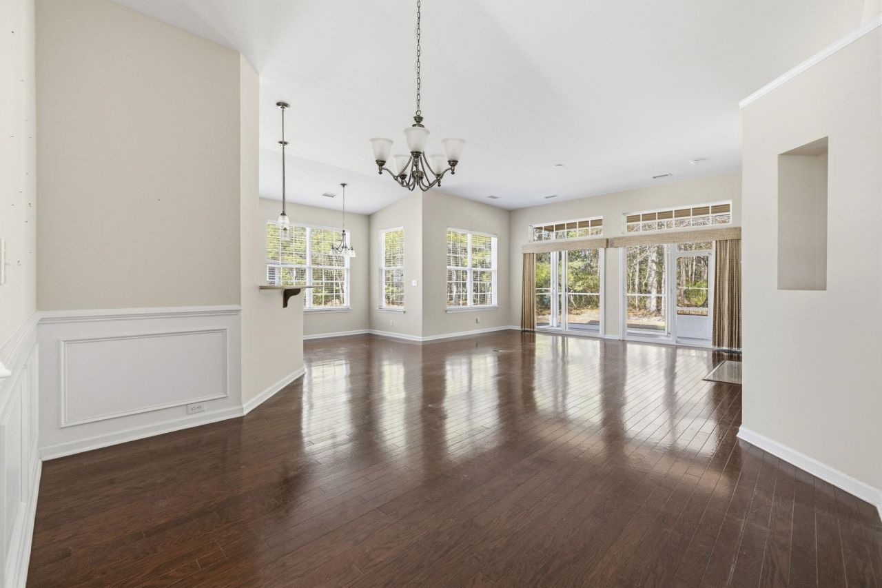 250 Carolina Crossing Blvd. Photo 4