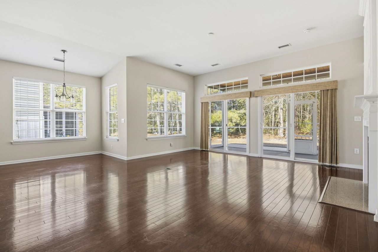 250 Carolina Crossing Blvd. Photo 6