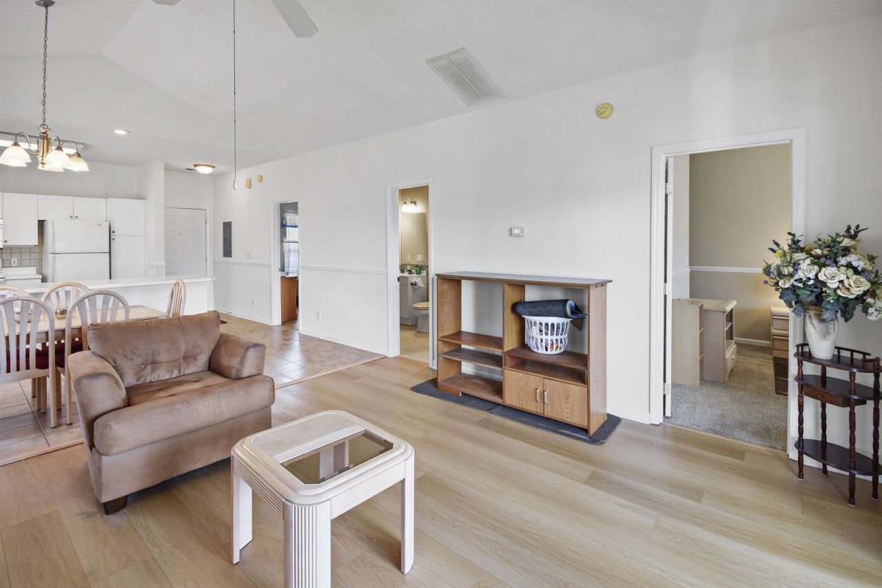 3923 Gladiola Ct. Photo 6