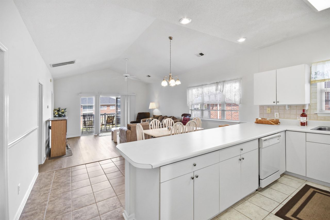 3923 Gladiola Ct. Photo 8