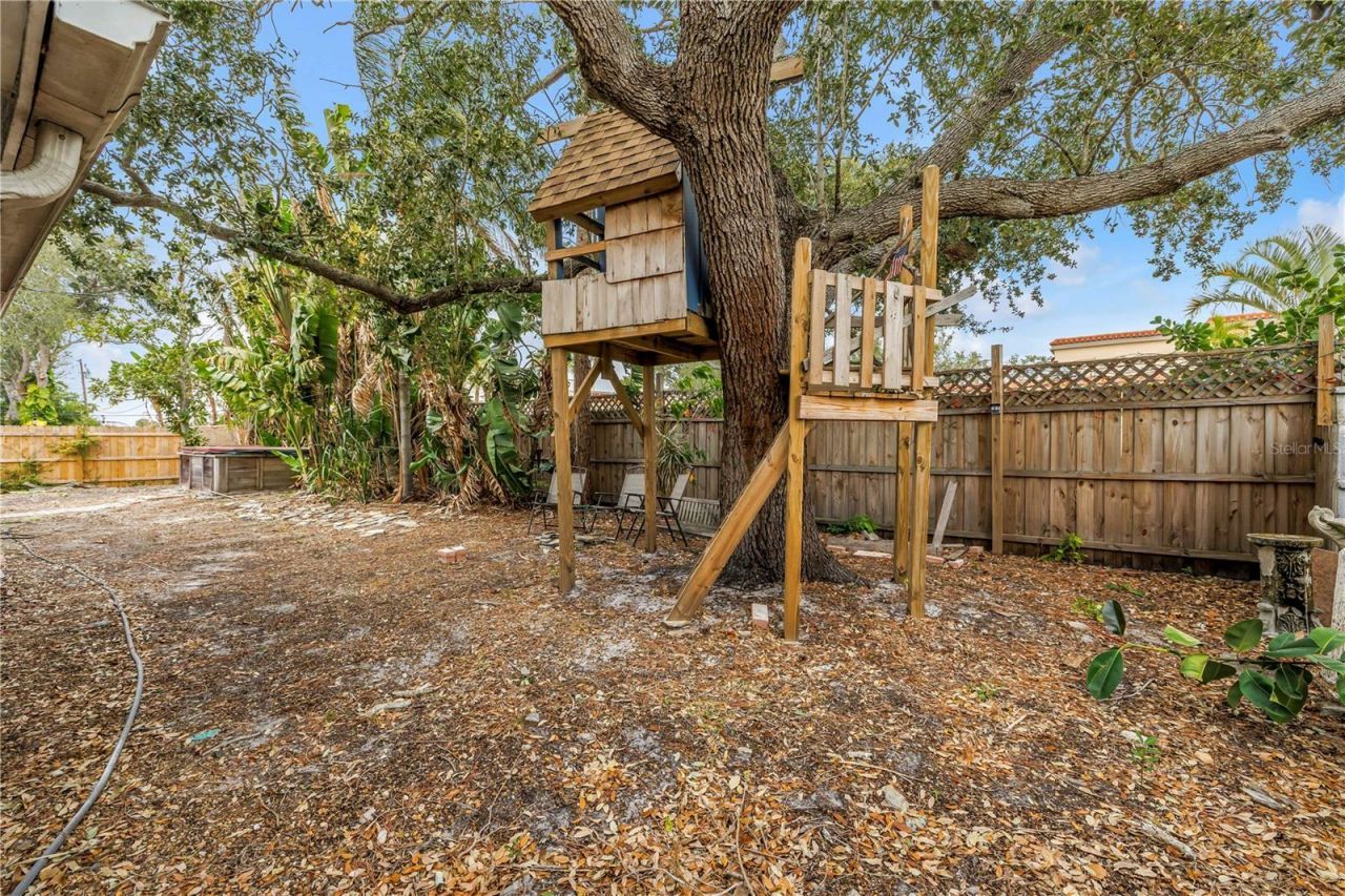 1297 Eden Isle Boulevard Ne, Saint Petersburg, FL 33702 Photo