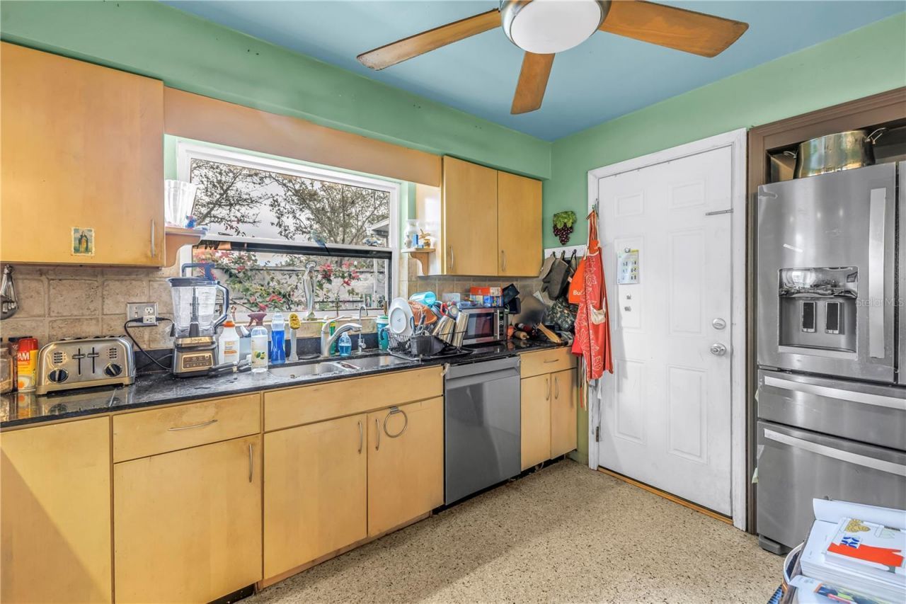 1297 Eden Isle Boulevard Ne, Saint Petersburg, FL 33702 Photo