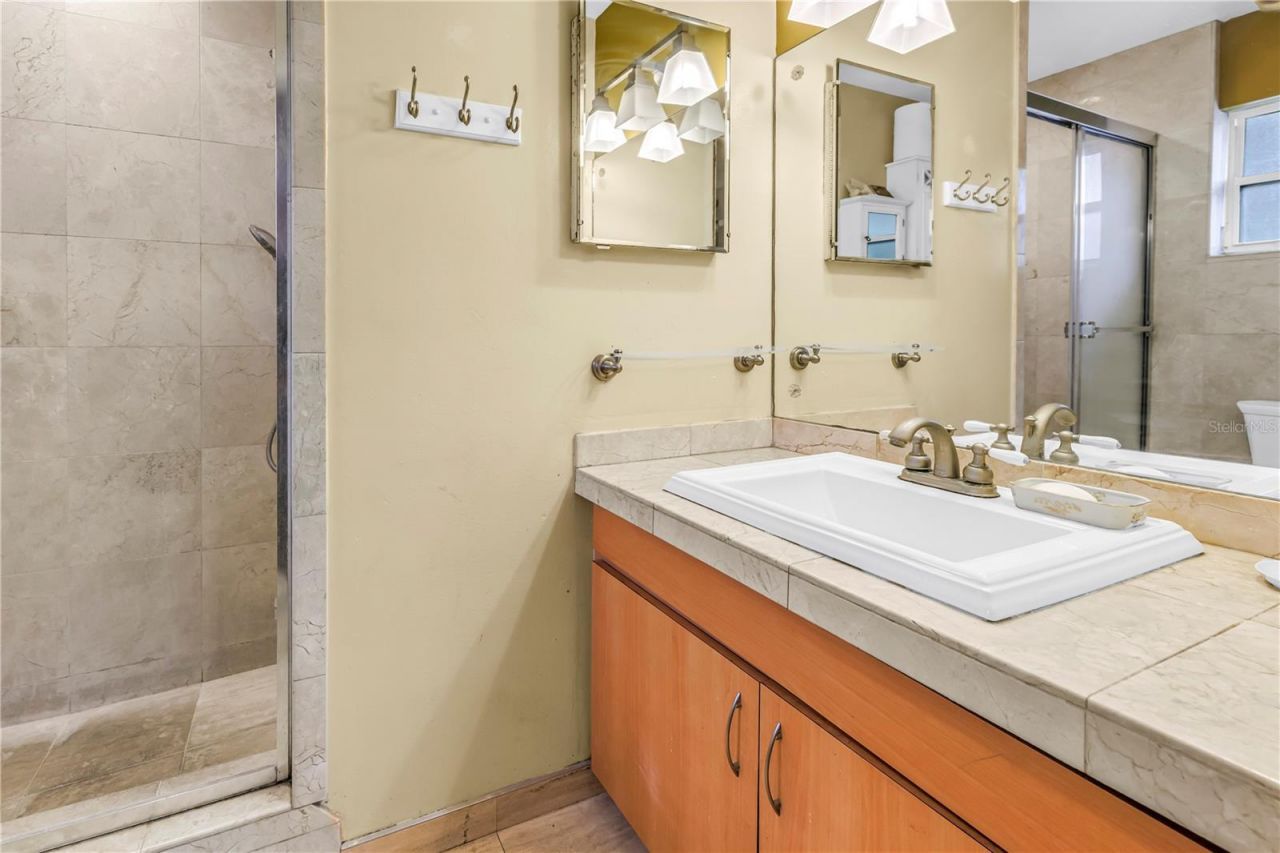 1297 Eden Isle Boulevard Ne, Saint Petersburg, FL 33702 Photo