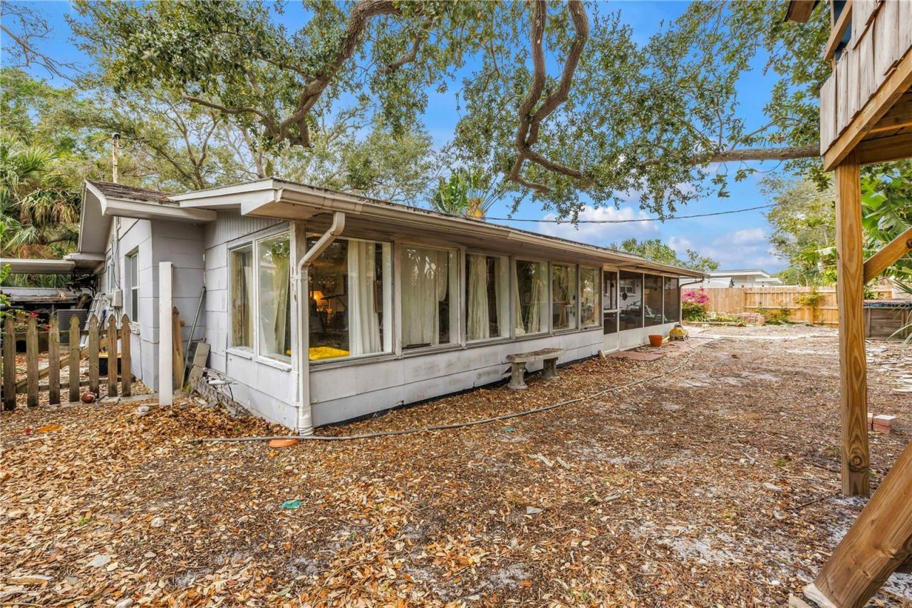 1297 Eden Isle Boulevard Ne, Saint Petersburg, FL 33702 Photo