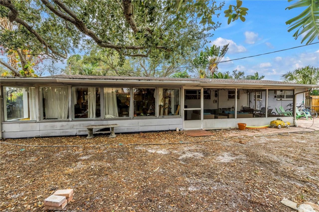 1297 Eden Isle Boulevard Ne, Saint Petersburg, FL 33702 Photo