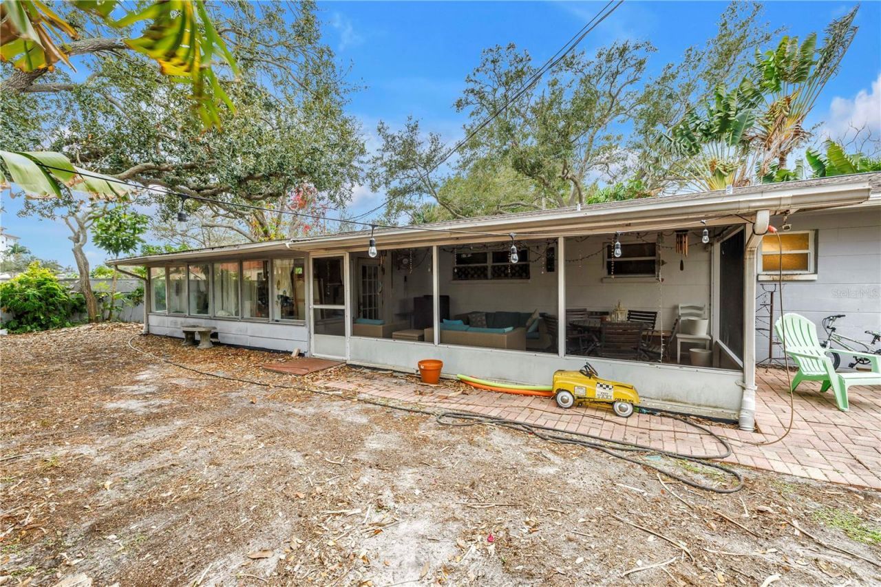 1297 Eden Isle Boulevard Ne, Saint Petersburg, FL 33702 Photo