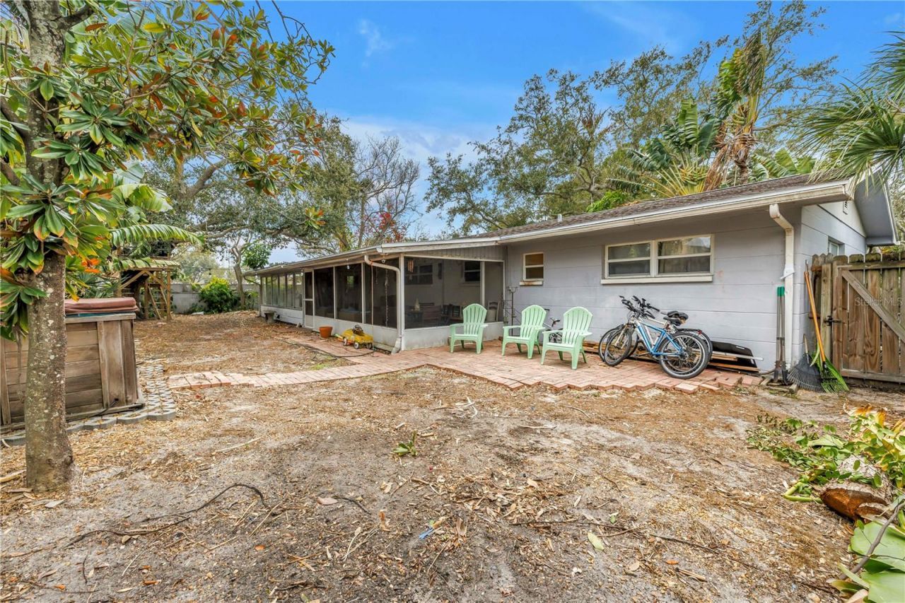 1297 Eden Isle Boulevard Ne, Saint Petersburg, FL 33702 Photo