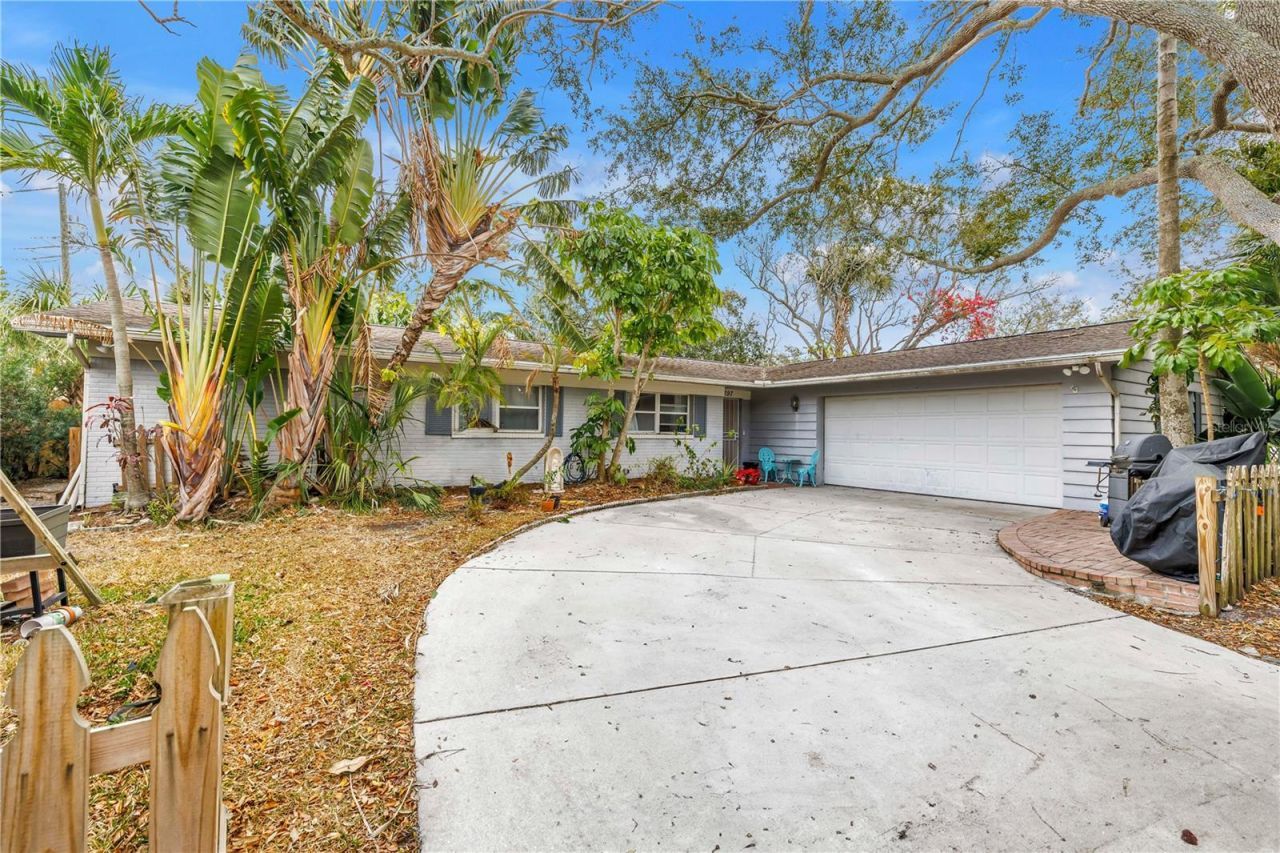 1297 Eden Isle Boulevard Ne, Saint Petersburg, FL 33702 Photo