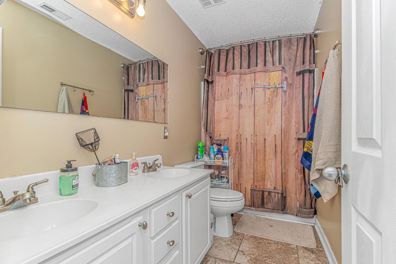 143 Clovis Circle Photo 16