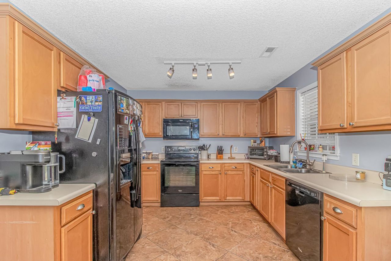 143 Clovis Circle Photo 6