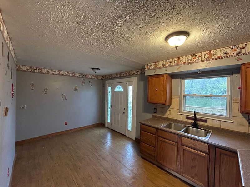 1329 Birch Drive, Columbus, OH 43223 Photo 4