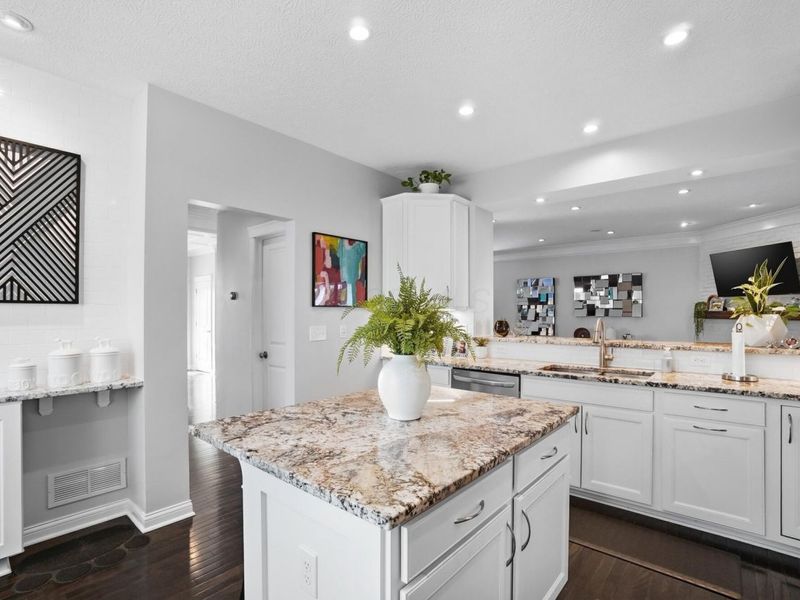 1426 Scotsman Drive, Grove City, OH 43123 Photo 12