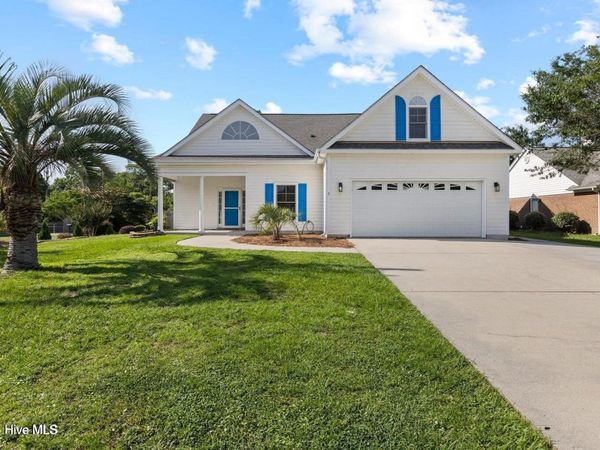 1 Bay Drive, Sneads Ferry, NC 28460