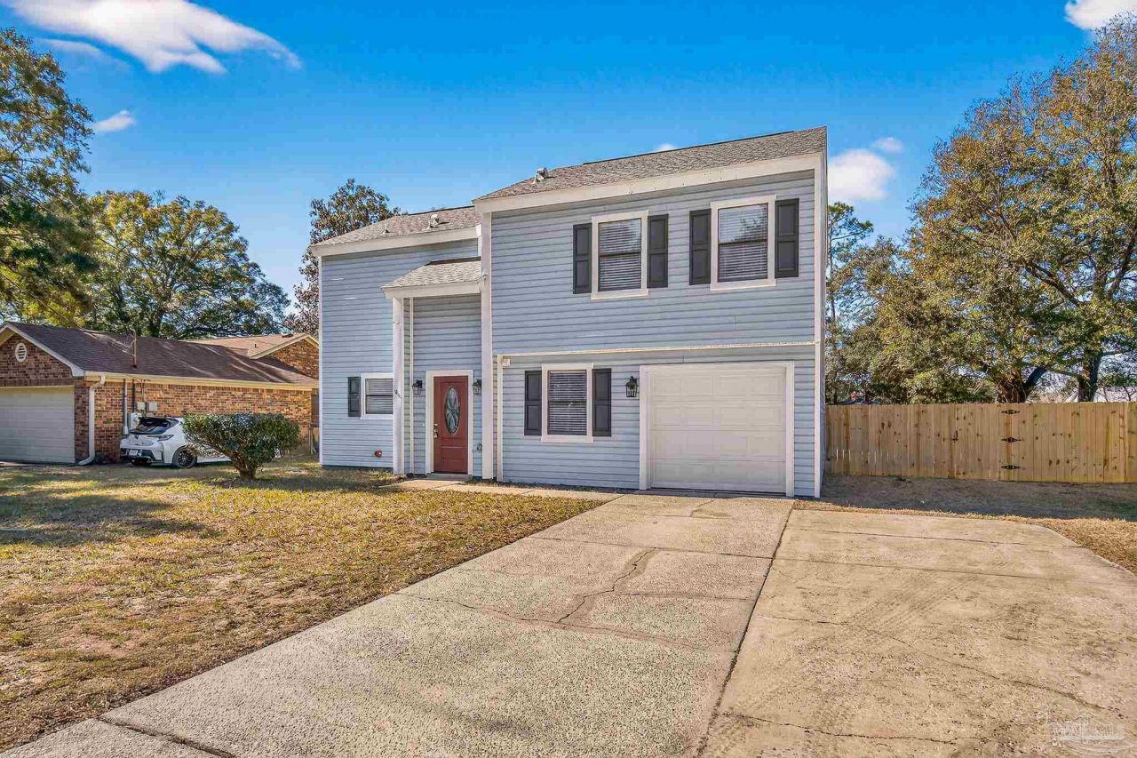 5877 Somerset Dr, Pensacola, FL 32526 Main Photo