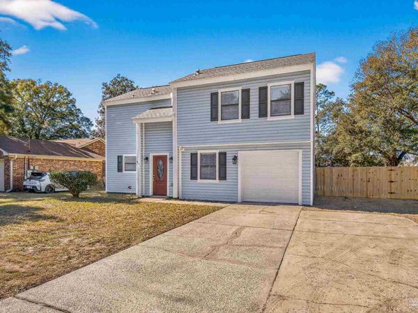 5877 Somerset Dr, Pensacola, FL 32526