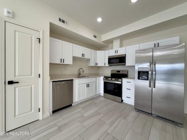 129 Sugarfoot Way, Pigeon Forge, TN 37863