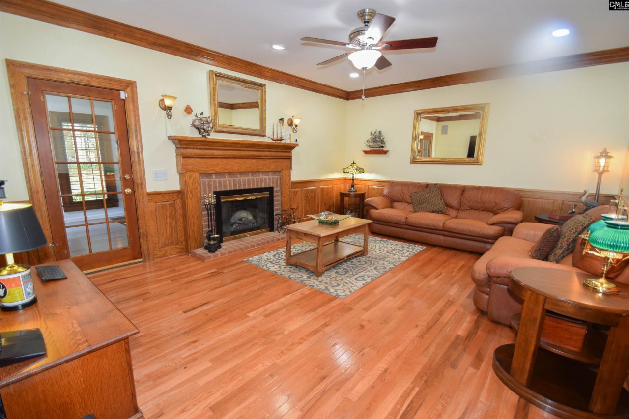 209 Doulton Way Photo 18