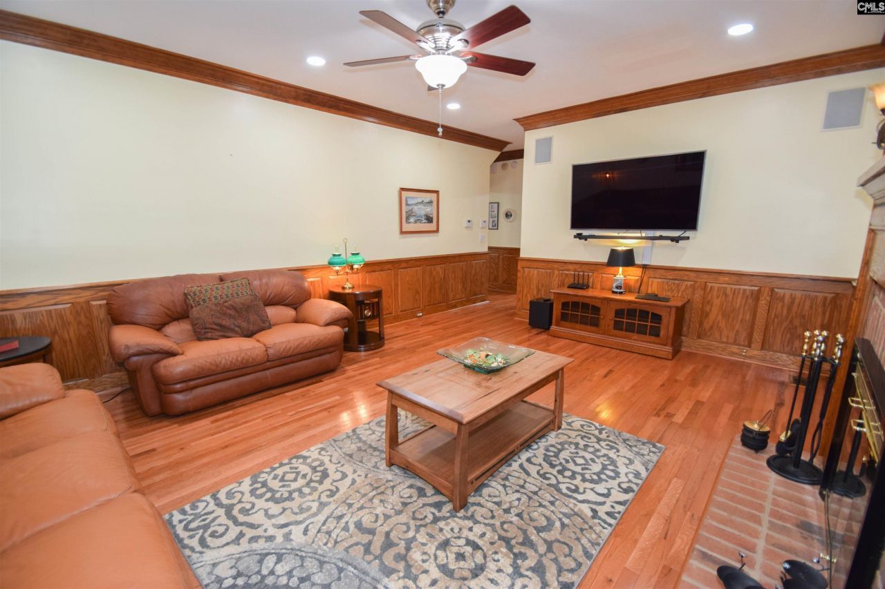 209 Doulton Way Photo 20