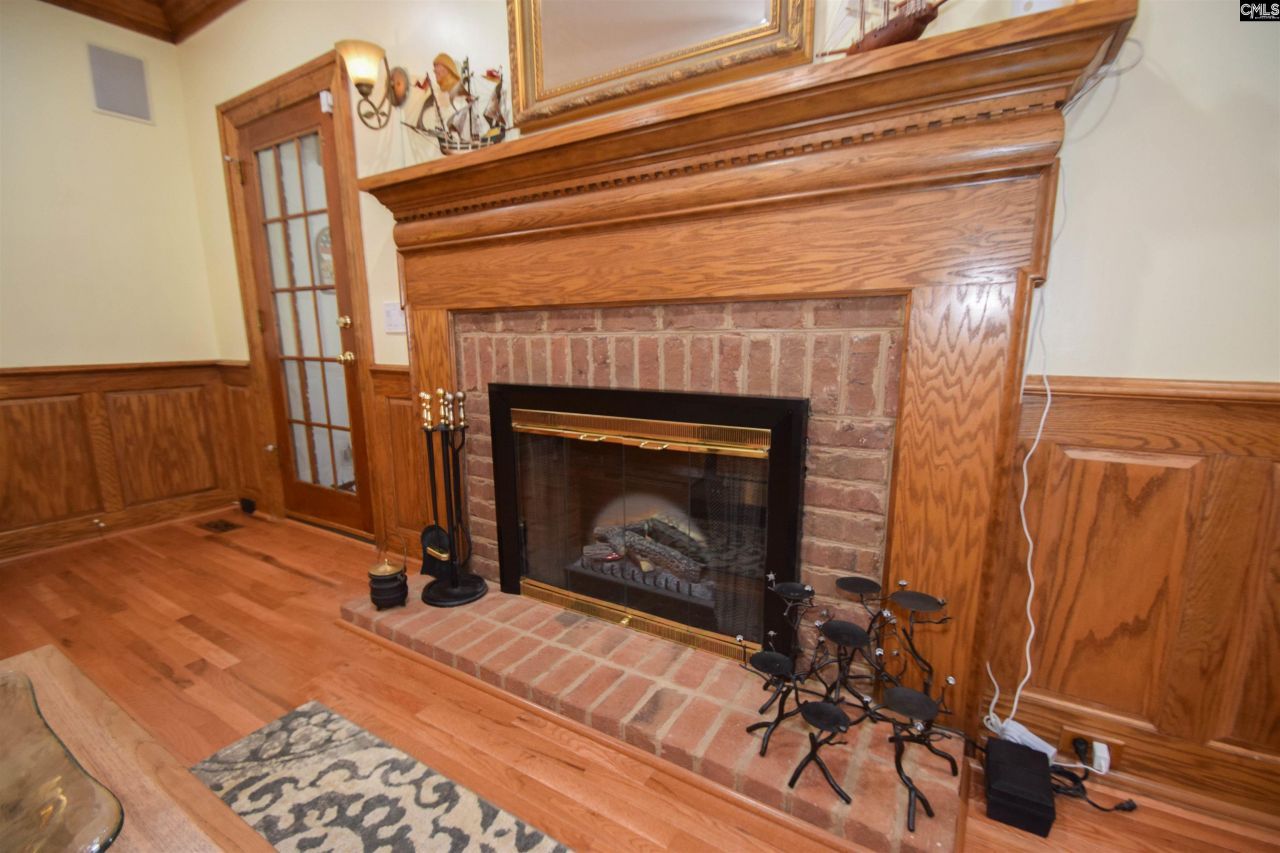 209 Doulton Way Photo 22