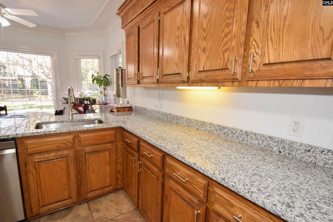 209 Doulton Way Photo 24