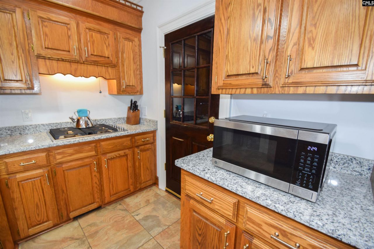 209 Doulton Way Photo 28