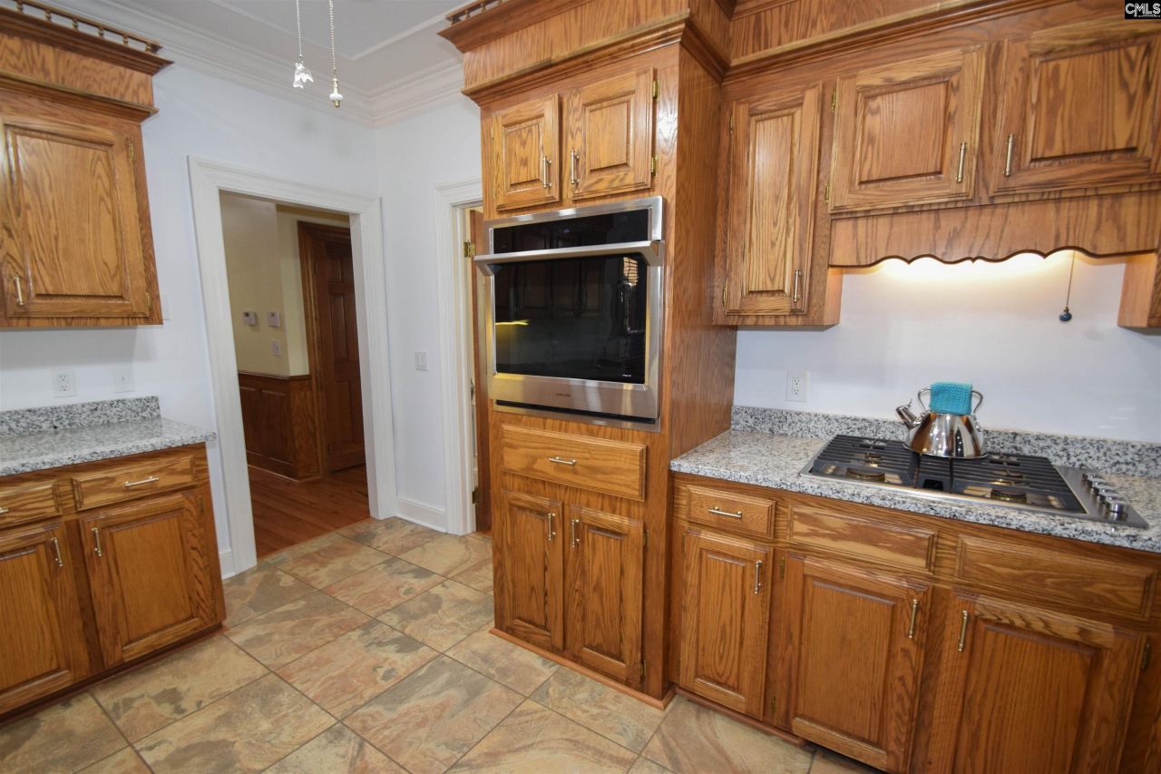 209 Doulton Way Photo 29