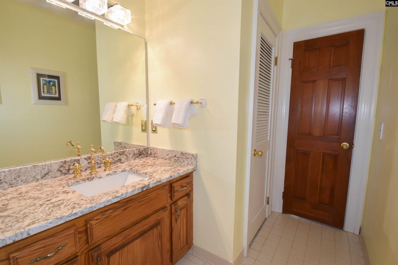 209 Doulton Way Photo 37