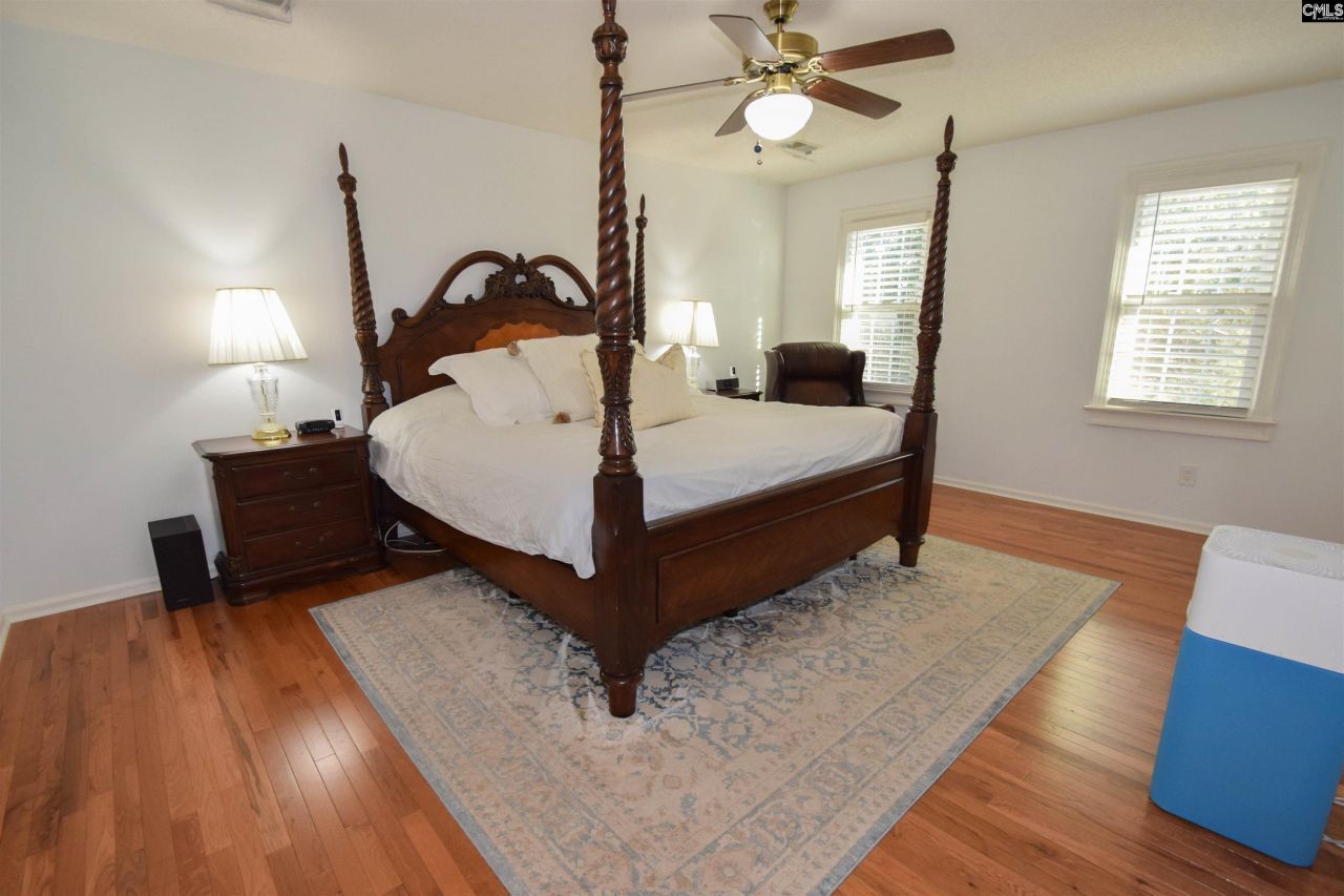 209 Doulton Way Photo 38