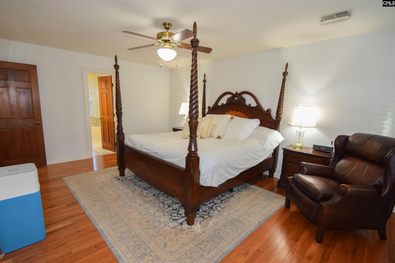 209 Doulton Way Photo 39