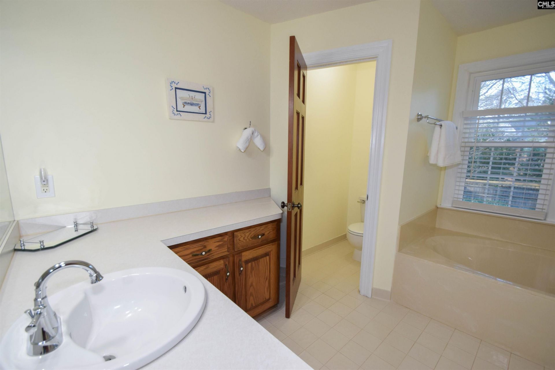 209 Doulton Way Photo 40