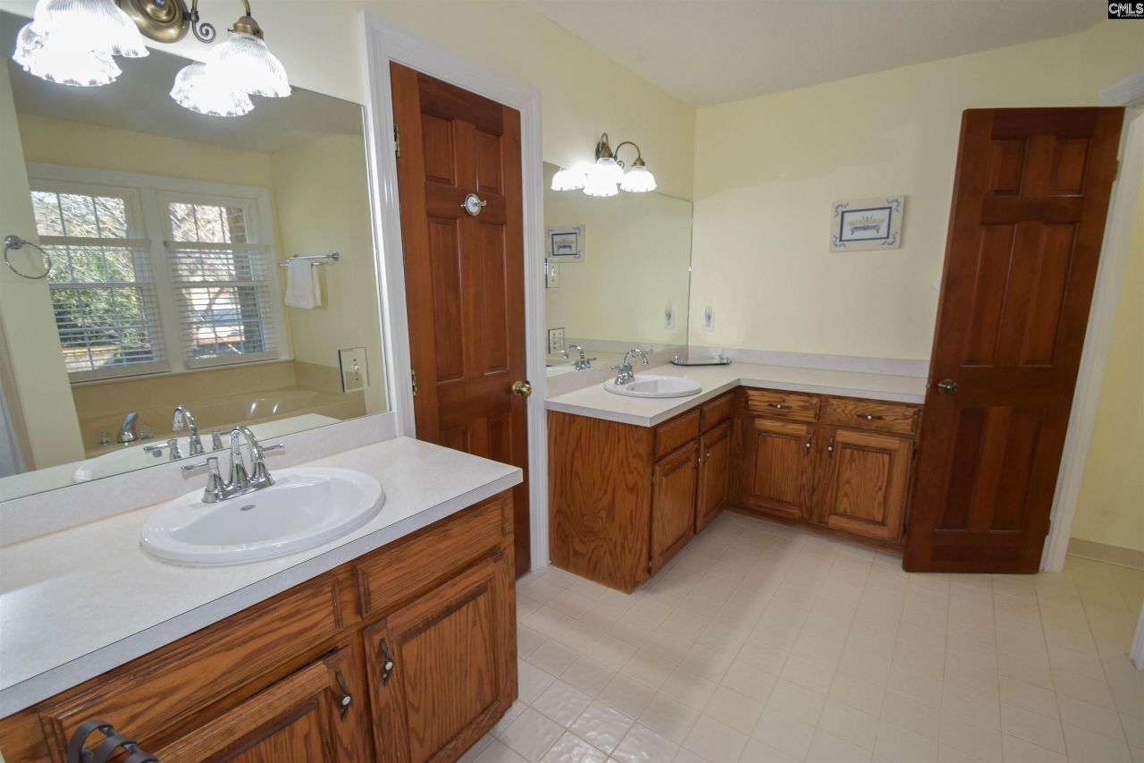 209 Doulton Way Photo 43