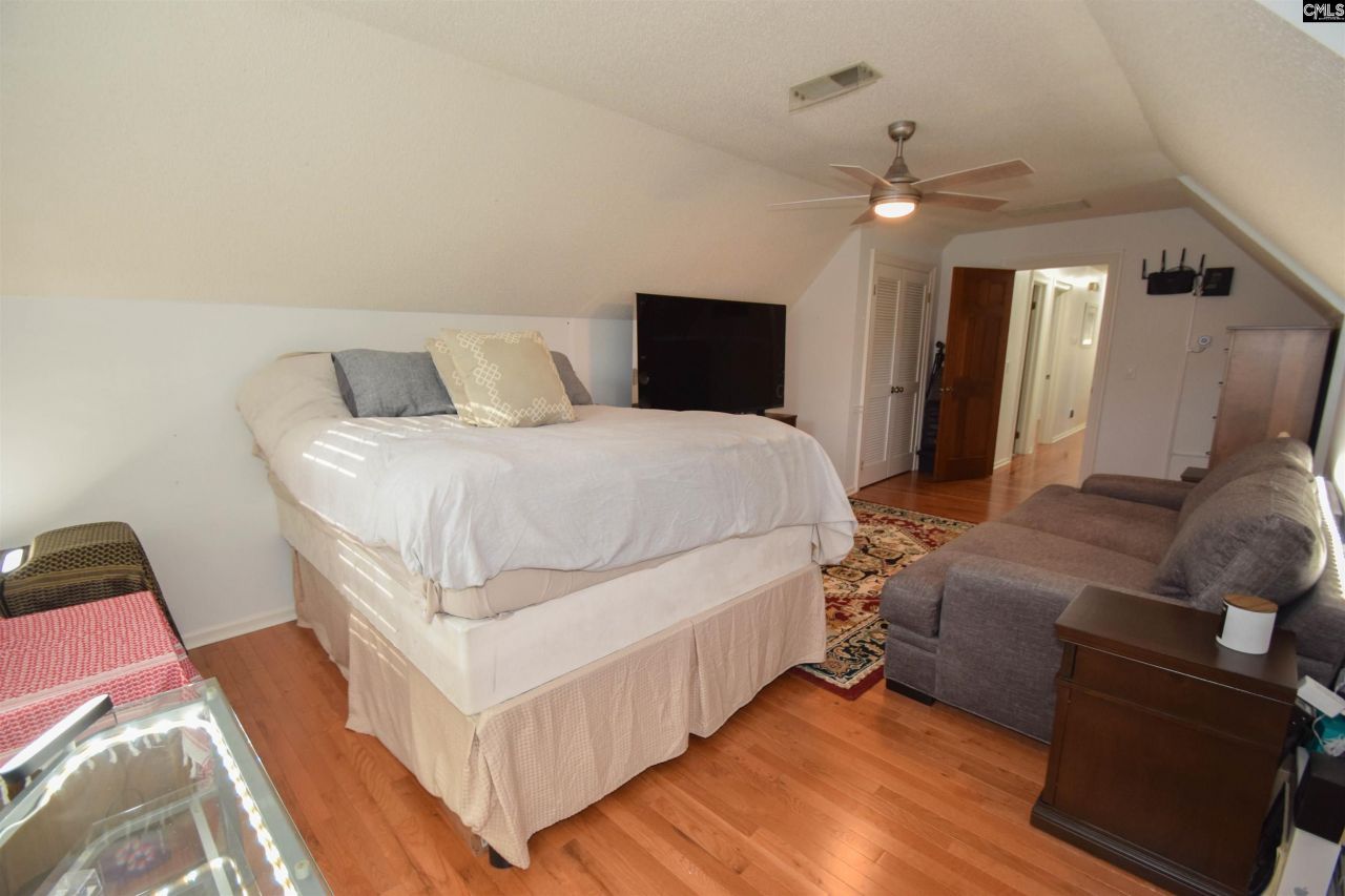 209 Doulton Way Photo 55