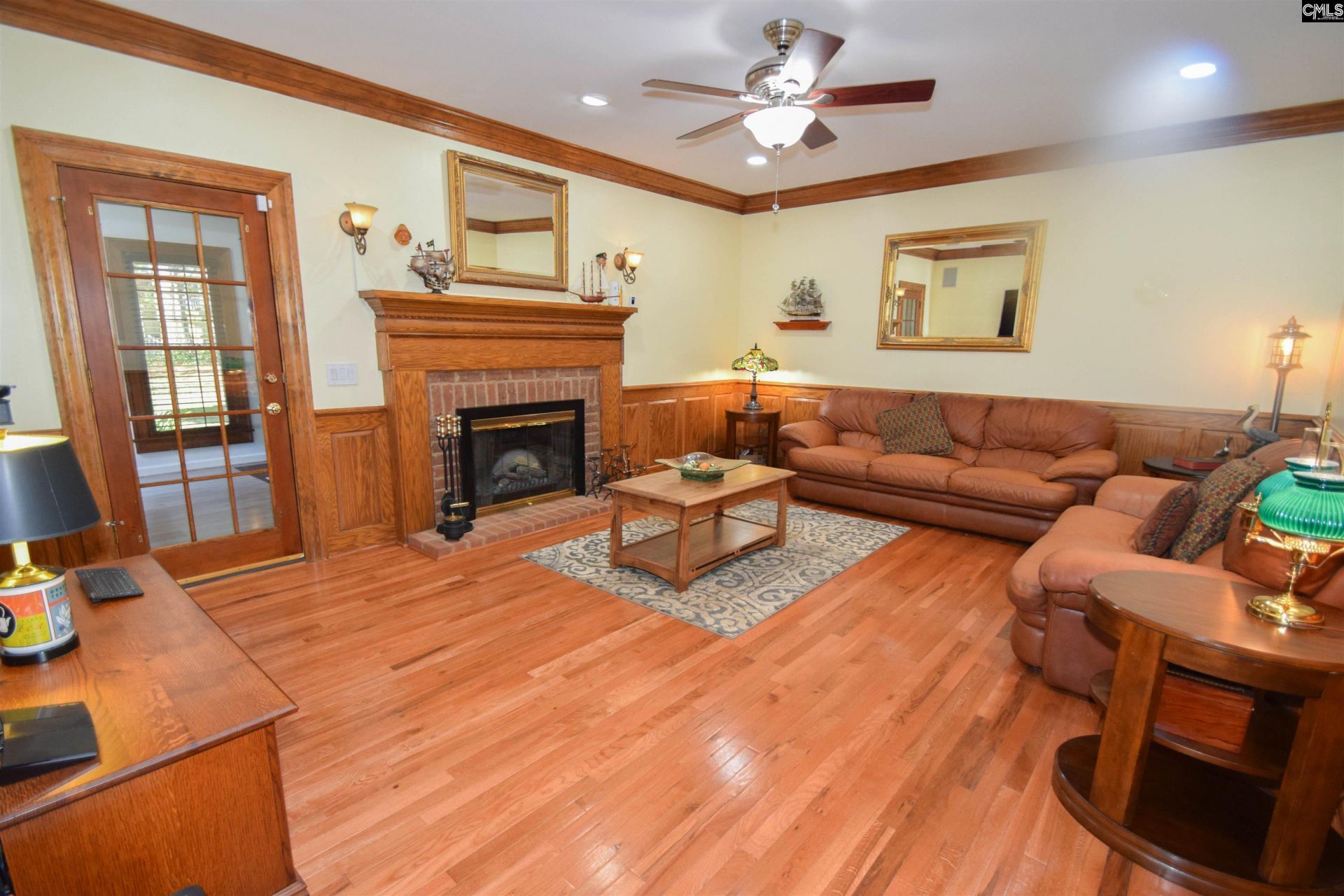 209 Doulton Way Photo 7